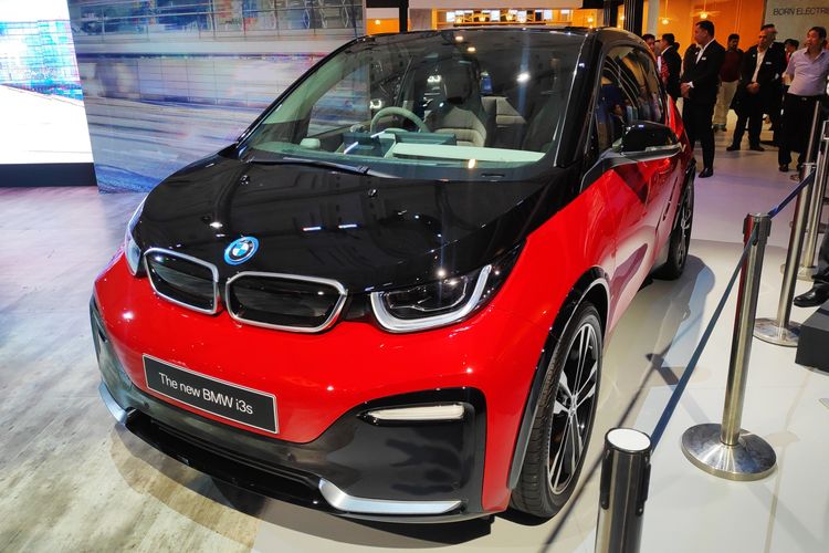 BMW resmi memasarkan mobil baru berteknologi listrik, i3s di GIIAS 2019.