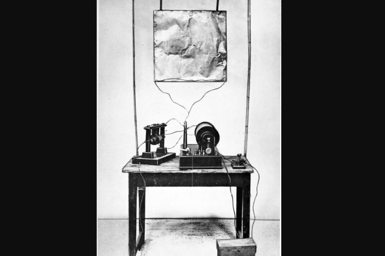Alat pemancar radio pertama buatan Guglielmo Marconi.
