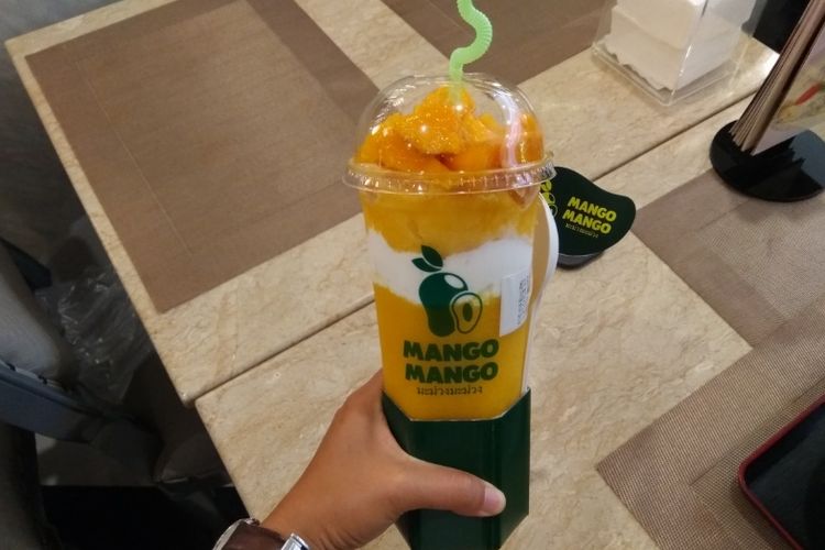 Jus mangga dari gerai Mango Mango di Lippo Mall Puri.