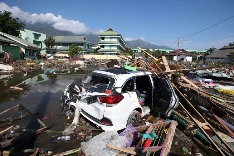 Kerusakan akibat gempa bumi yang melanda, Kota Palu, Sulawesi Tengah, Minggu (30/9/2018). Gempa bermagnitudo 7,4 mengakibatkan ribuan bangunan rusak dan sedikitnya 420 orang meninggal dunia.