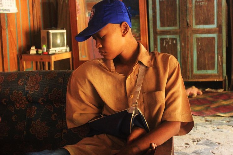 Angga Febriyanto, remaja 15 tahun warga Magetan  pengidap tumor di bahu kananya pasca jatuh saat bermain footsal. Angga menghadapi dilemma karen aharsu menjalani smputasi tangan atau harsu melakukan kemoterapi.