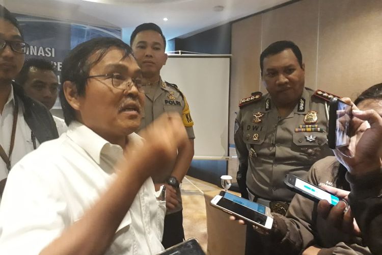 Staf Badan Pengatur Jalan Tol Kementrian PUPR RI, Ch. Kornel M.T Sihaloho usai melakukan koordinasi terkait amblasnya jembatan penghubung antara Lampung dan Sumsel, Selasa (18/6/2019).