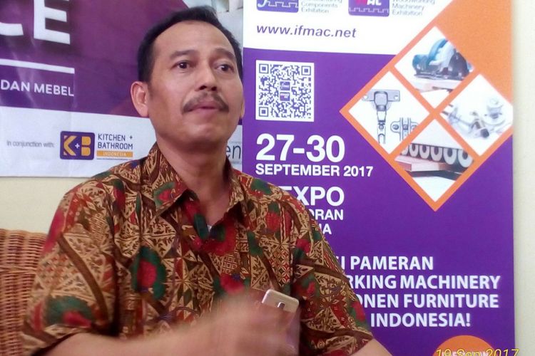 Menurut Ketua Koperasi Industri Kayu dan Mebel (KIKM) DKI Jakarta dan Ketua Himpunan Industri Mebel dan Kerajinan Indonesia (HIMKI) DPD DKI Jabodetabek Ade Firman pada Selasa (19/9/2017) pihaknya berharap pada pasar furnitur lokal dengan maraknya pembangunan rumah susun dan apartemen. 