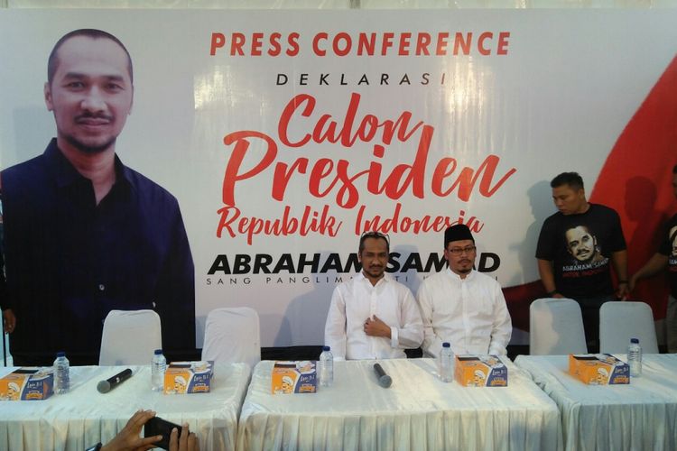 Abraham Samad saat mendeklarasikan dirinya kepada warga Makassar sebagai calon presiden, Senin (7/5/2018).
