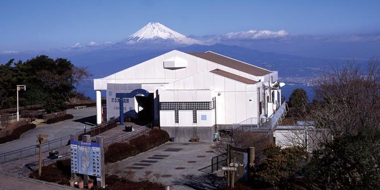 Gunung Fuji yang menjadi salah satu tujuan wisata terkenal Jepang.