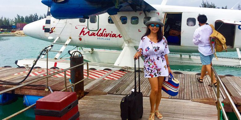 Terbang menggunakan pesawat amfibi (seaplane) Maldivian Airline menuju Niyama Private Islands di Maladewa.