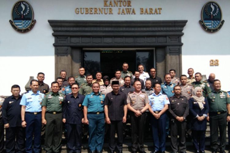 Gubernur Jawa Barat Ridwan Kamil saat bertemu dengan peserta Lemhanas di Gedung Sate, Jalan Diponegoro, Jawa Barat, Senin (1/7/2019).