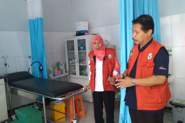 Kepala Dinkes Banyumas Sadiyanto mengecek kesiapan IGD Puskesmas Banyumas, Jawa Tengah, Jumat (31/5/2019).