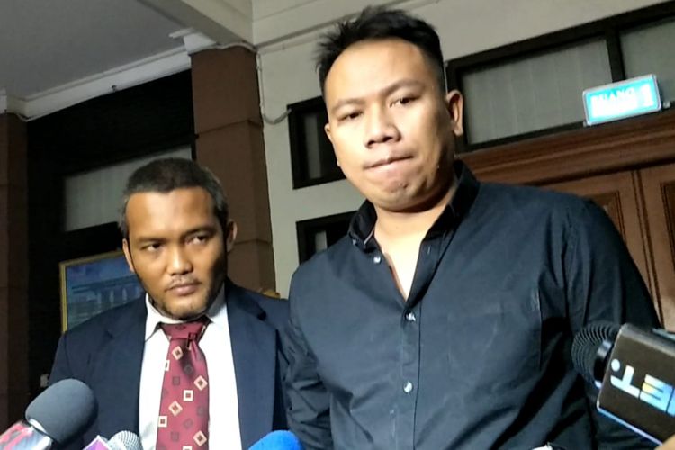 Vicky Prasetyo usai mengajukan permohonan cerai atas Angel Lelga di Pengadilan Agama Jakarta Selatan, Kamis (20/9/2018).