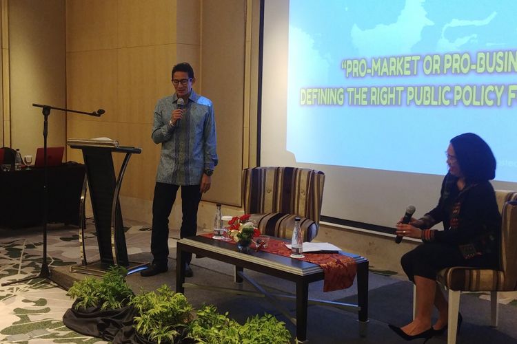 Cawapres nomor urut 02 Sandiaga Uno saat menjadi pembicara dalam sebuah diskusi mengenai kebijakan publik yang digelar Paramida Public Talk Series di Jakarta, Kamis (22/11/2018). 