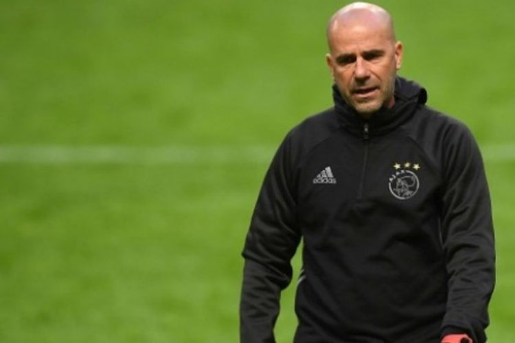  Peter Bosz ditunjuk sebagai pelatih anyar Borussia Dortmund. 