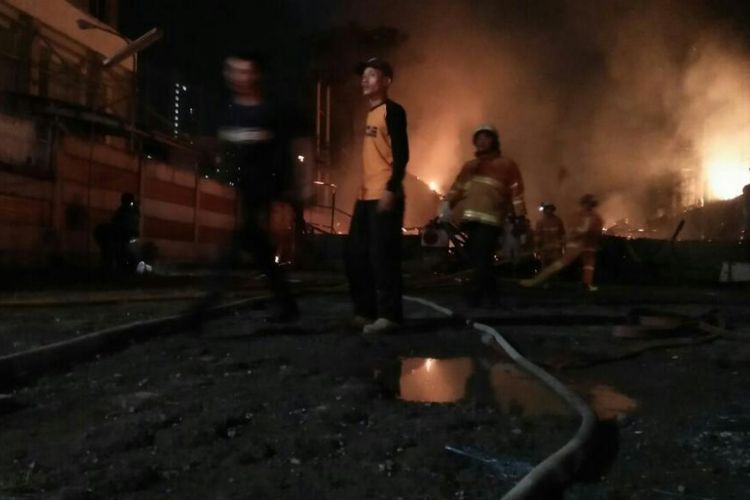 Kebakaran di Restoran Gurame Selera Nusantara di Margonda Depok.