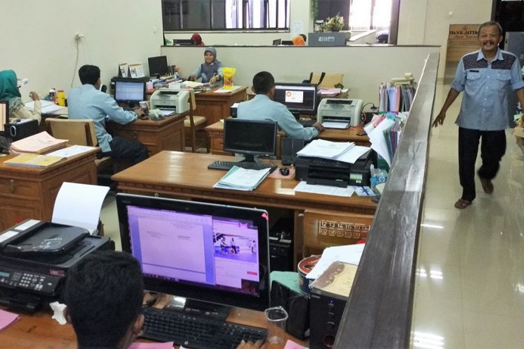 Suasana Kantor Dinas Penanaman Modal dan Pelayanan Terpadu Satu Pintu (DPMPTSP) Trenggalek, Jawa Timur
