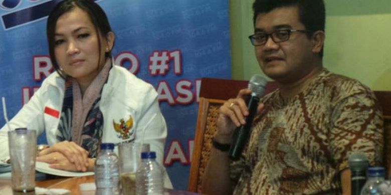 Pakar psikologi forensik Reza Indragiri Amriel, kanan, dalam sebuah diskusi di Jakarta.