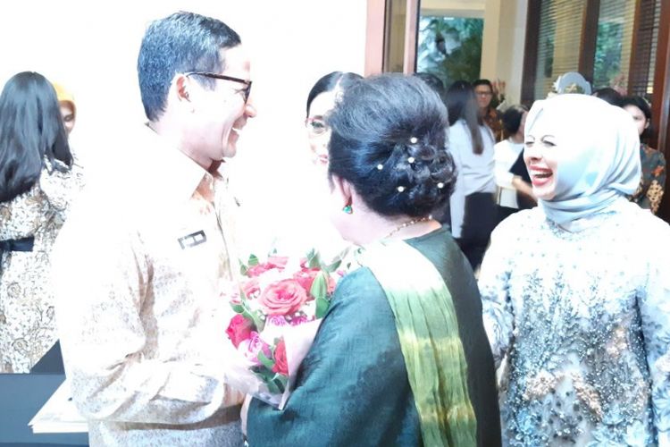 Wakil Gubernur DKI Jakarta Sandiaga Uno bersalaman dengan Siti Hediati Hariyadi atau Titiek Soeharto di Hotel Dharmawangsa, Kamis (3/5/2018).