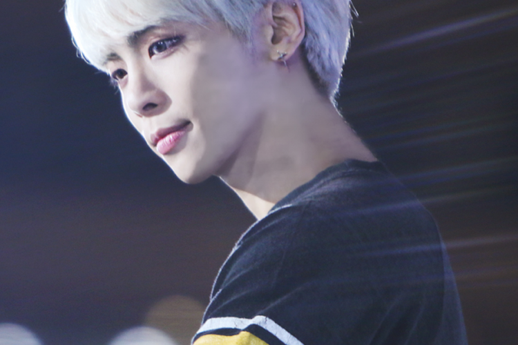 Member boyband SHINee, Jonghyun, meninggal karena bunuh diri di Seoul, Senin (18/12/2017).