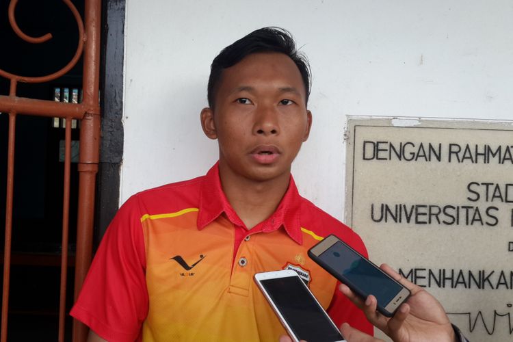 Kiper Bhayangkara FC, Awan Setho Raharjo, seusai latihan di Lapangan UMM, Kota Malang, pada Senin (22/1/2018).