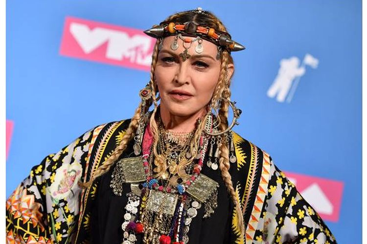 Madonna berpose di ruang press saat menghadiri acara Penghargaan Musik Video, MTV 2018, New York pada 20 Agustus 2018.