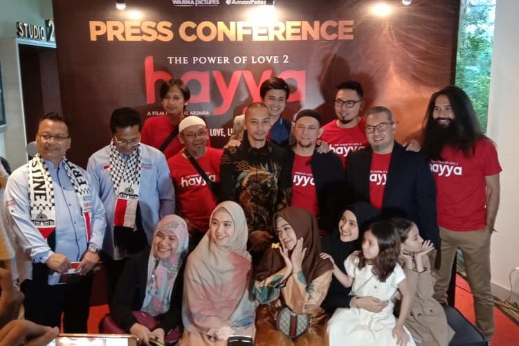 Produser dan sejumlah pemain film Hayya: The Power of Love dalam jumpa pers di XXI Epicentrum, Kuningan, Jakarta Selatan, Minggu sore (8/9/2019).