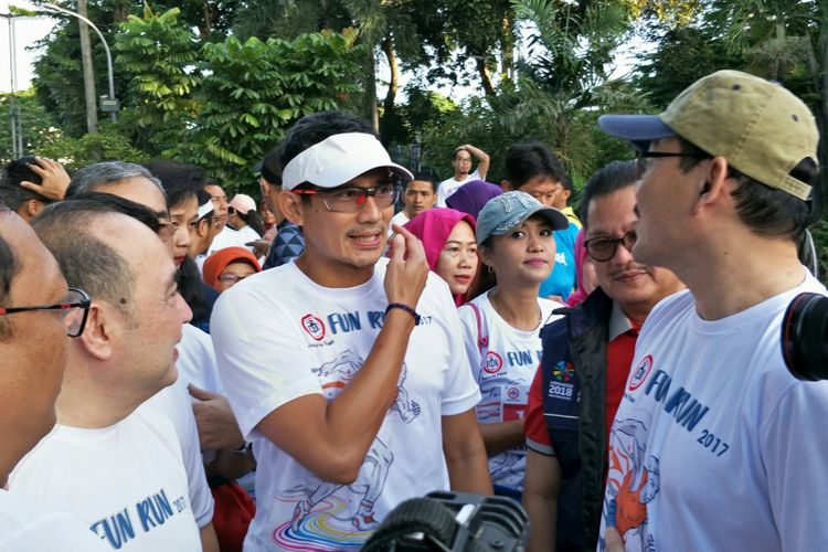 Wakil Gubernur DKI Jakarta Sandiaga Uno dalam acara IDI Fun Run di Tugu Proklamasi, Jakarta Pusat, Minggu (24/12/2017).