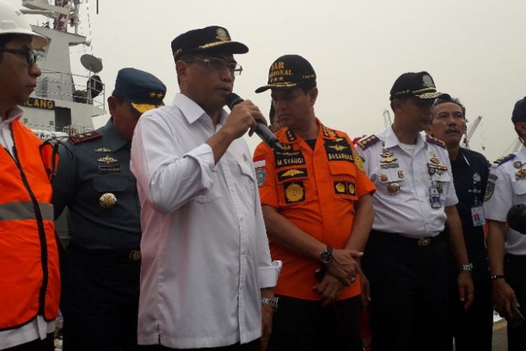 Menteri Perhubungan Budi Karya Sumadi memberikan keterangan kepada wartawan di Dermaga JICT 2 Pelabuhan Tanjung Priok, Selasa (30/10/2018).