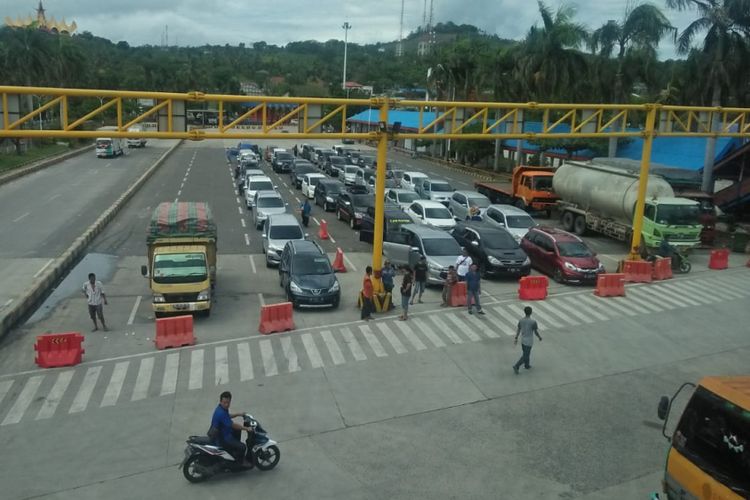 Aktivitas Dermaga di Pelabuhan Bakauheni Lampung Selatan