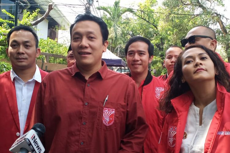 Ketua Umum PKPI Diaz Hendropriyono beserta pengurus partai usai menemui Wakil Presiden terpilih Maruf Amin di Menteng, Jakarta Pusat, Rabu (7/8/2019).