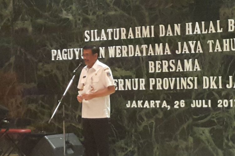 Gubernur DKI Jakarta Djarot Saiful Hidayat memberikan sambutan dalam acara halalbilalal Paguyuban Werdatama Jaya di Balai Kota DKI Jakarta, Rabu (26/7/2017).