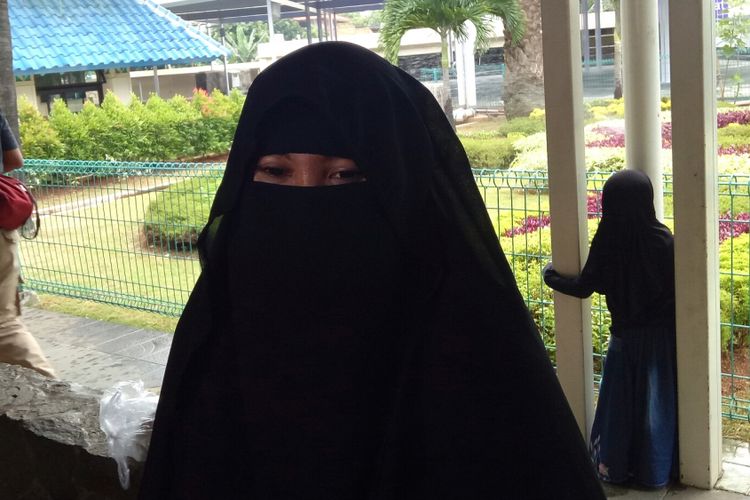 Indadari usai menghadiri sebuah pengajian di Masjid Pondok Indah, Jakarta Selatan, Kamis (7/9/2017).
