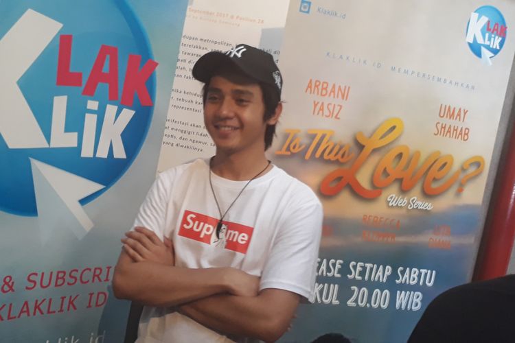 Arbani Yasiz dijumpai wartawan seusai Meet and Great dengan penggemar di Paviliun 28, Jalan Petogogan, Jakarta Selatan, Jumat (8/9/2017).
