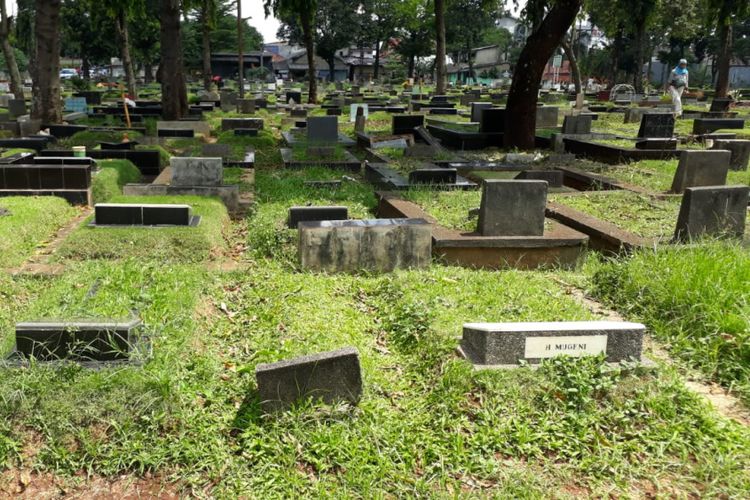 Kondisi lahan pemakaman di TPU Jeruk Purut, Jakarta Selatan, tampak tidak beraturan, Kamis (29/3/2018).