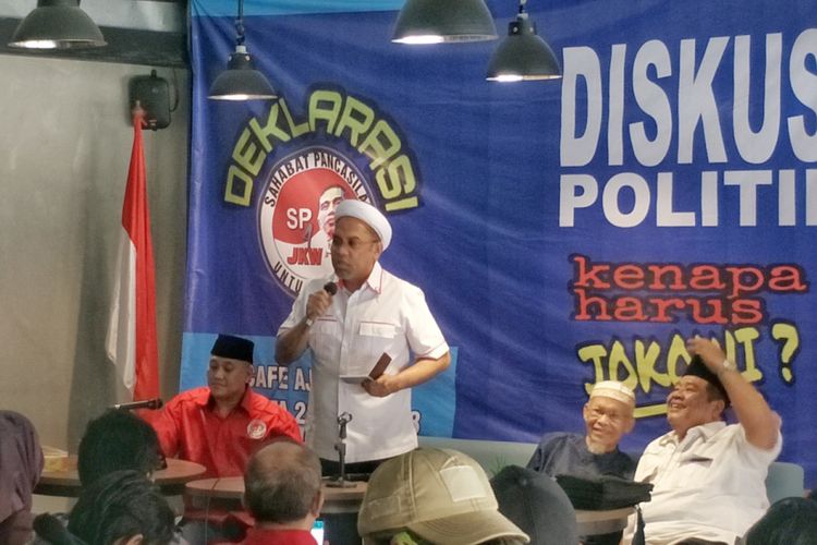 Tenaga Ahli Utama Kedeputian IV Bidang Komunikasi Politik dan Diseminasi Informasi Kantor Staf Presiden (KSP), Ali Mochtar Ngabalin, saat menjadi pembicara dalam sebuah diskusi di kawasan Matraman, Jakarta Pusat, Sabtu (28/7/2018).