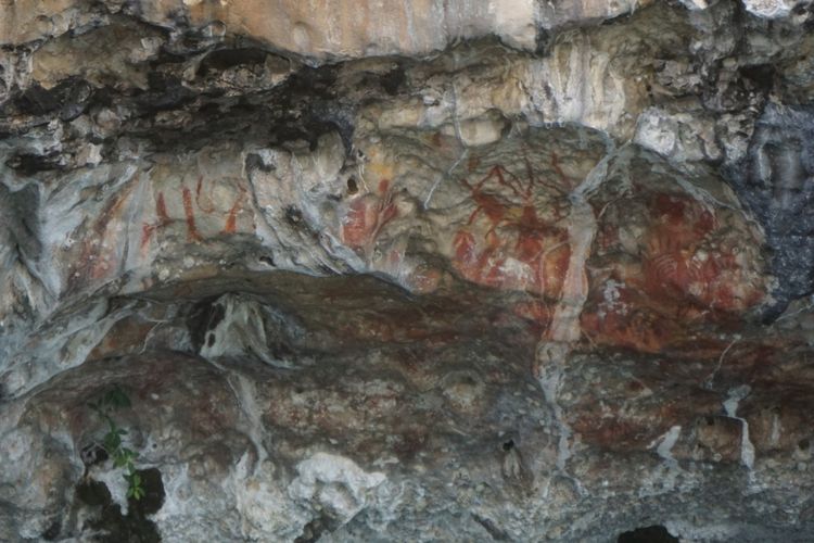 Lukisan Situs Tapurarang yang ada di tebing karang yang diduga berasal dari zaman pra sejarah.