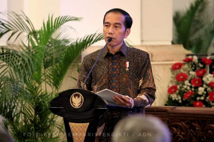 Presiden Jokowi saat melakukan pertemuan dengan sejumlah pimpinan perguruan tinggi negeri dan para pejabat di lingkungan Kementerian Riset, Teknologi, dan Pendidikan Tinggi di Istana Negara (10/10/2018)