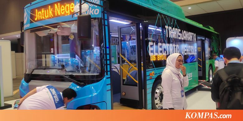 Menengok Bus Modern dan Klasik di Busworld
