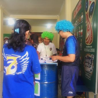 TPS unik bertema Piala Dunia di Dukuhan Nayu, Kadipiro, Surakarta.