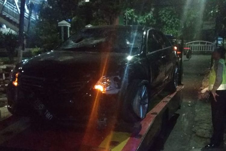 Mobil Tabrak sejumlah pengendara motor di Jalan Tendean , Jakarta Selatan. Kamis (18/4/2019)