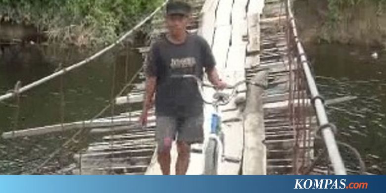 Dihadang Buaya Raksasa, Warga Bertaruh Nyawa Lintasi Jembatan Gantung