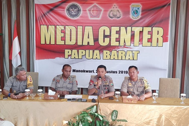 Kapolda Papua Barat, Brigjen Pol Herry Rudolf Nahak, dalam jumpa pers, yang berlangsung, Jumat (23/8/2019) sore.