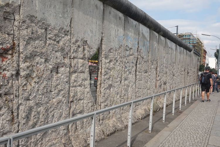 Tembok Berlin, Rabu (20/6/2018), merupakan salah satu destinasi wisata yang wajib didatangi turis di kota Berlin, Jerman.