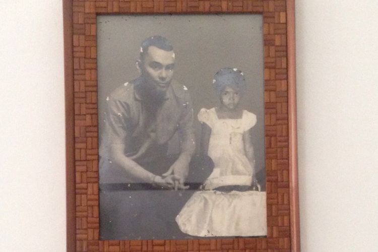 Foto Ade Irma bersama  Lettu Andreas Pierre dibingkaian rapi di Museum DR. A.H Nasution, Jakarta, Selasa (26/9/2017)