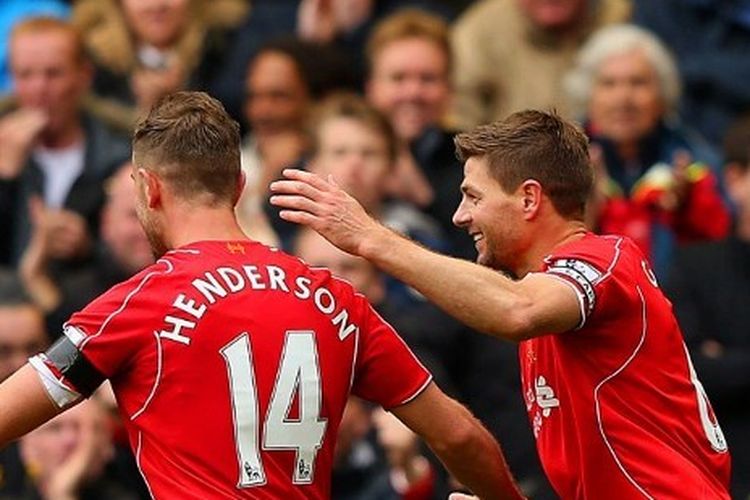 Jordan Henderson dan Steven Gerrard pada laga Liverpool vs QPR di Stadion Anfield, 2 Mei 2015.