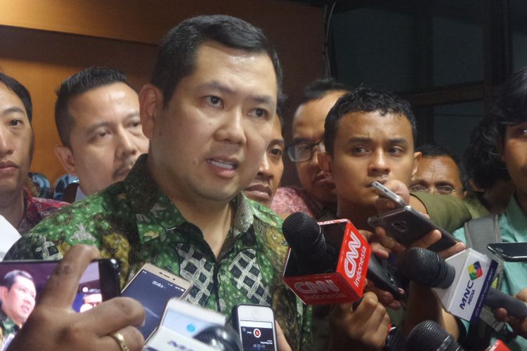 CEO MNC Group Hary Tanoesoedibjo usai diperiksa penyidik sebagai tersangka di kantor Bareskrim Polri, Jakarta, Jumat (7/7/2017).