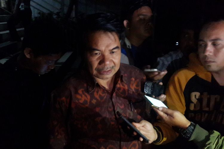 Sekretaris Daerah Kota Malang, Wasto seusai diperiksa oleh penyidik KPK di Polres Malang Kota, Senin (14/8/2017).