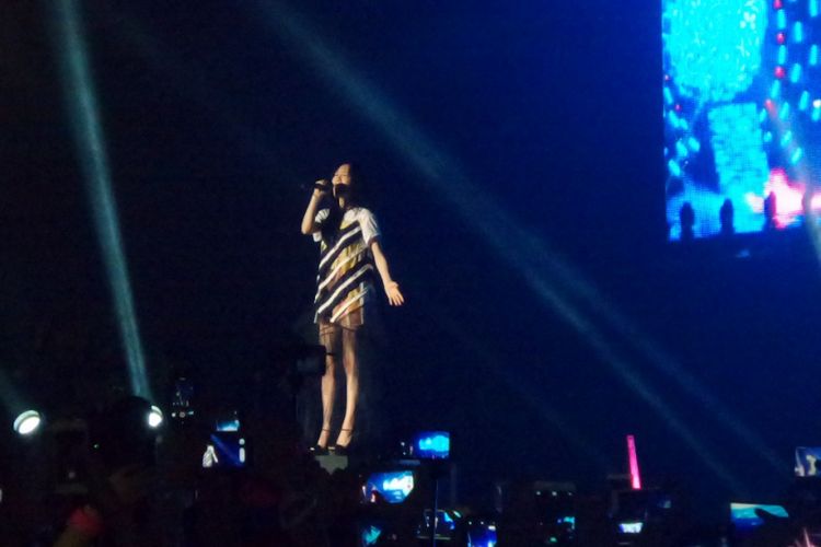 Taeyeon tampil membawakan dua lagu andalannya, Fine dan I, dalam Countdown Asian Games 2018 di kawasan Monas, Jakarta Pusat, Jumat (18/8/2017) malam,