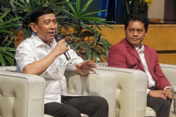 Menteri Koordinator Bidang Politik, Hukum dan Keamanan Wiranto saat memberikan kuliah umum terkait program bela negara di Universitas Tarumanagara, Jakarta Barat, Selasa (5/9/2017).  