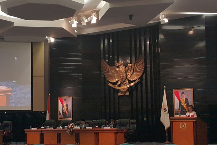 Rapat paripurna tentang rancangan peraturan daerah APBD perubahan 2017 di Gedung DPRD DKI Jakarta, Jumat (22/9/2017).