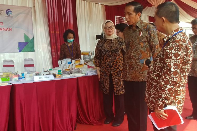 Presiden Joko Widodo menghadiri Pencanangan Aksi Nasional Pemberantasan Obat Ilegal dan Penyalahgunaan Obat di Lapangan Utama Bumi Perkemahan Cibubur, Jakarta Timur, Selasa (3/9/2017).