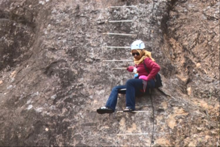 Wisata minat khusus Via Ferrata di tebing Gunung Sepikul diresmikan pada Senin (2/10/2017) di Kabupaten Trenggalek, Jawa Timur.