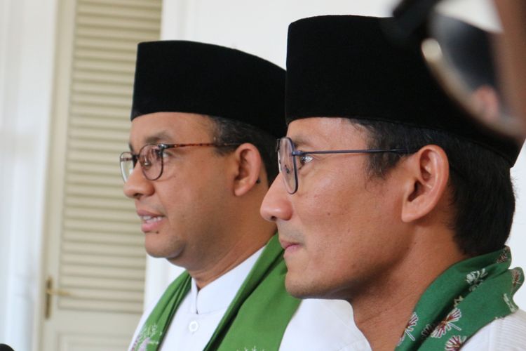 Gubernur dan Wakil Gubernur DKI Jakarta, Anies Baswedan-Sandiaga Uno usai makan siang bersama Wakil Presiden Jusuf Kalla di Istana Wakil Presiden, Jakarta, Kamis (26/10/2017). 